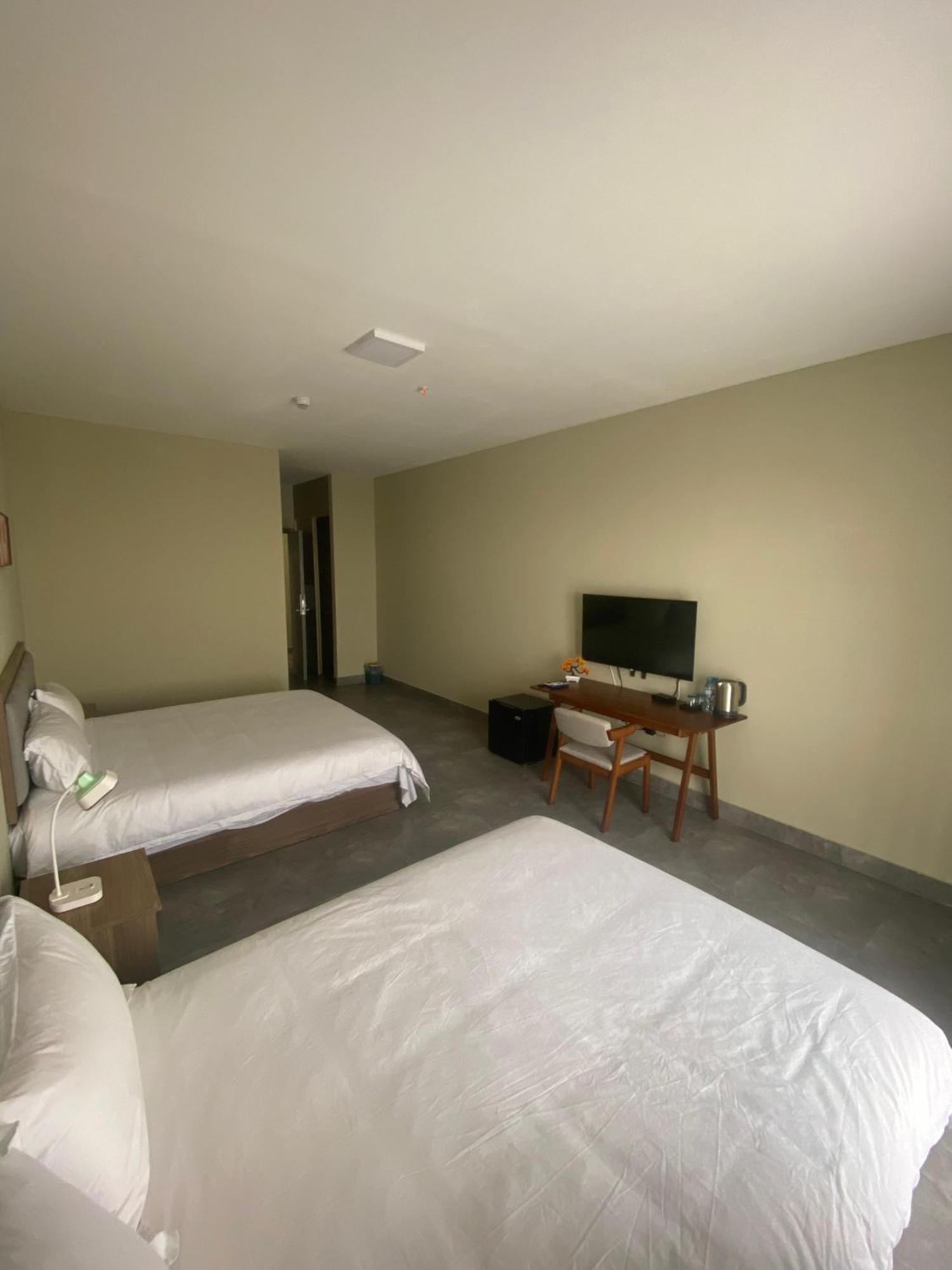 Plaza-corotu Hotel *